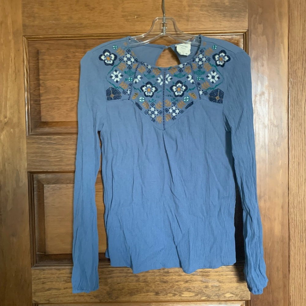 Francesca’s Harper Heritage Boho Gauze Blue Embellished Floral Top